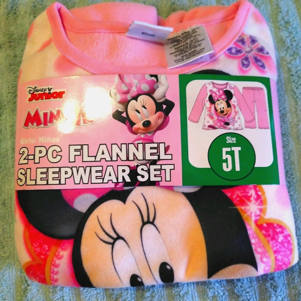 5T Minnie Mouse sleepwear set
